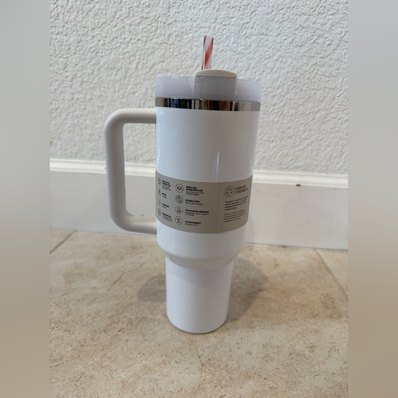 NWT Limited Edition Stanley Quencher 2.0 40oz Tumbler - Mistletoe Twist - Picture 2 of 4